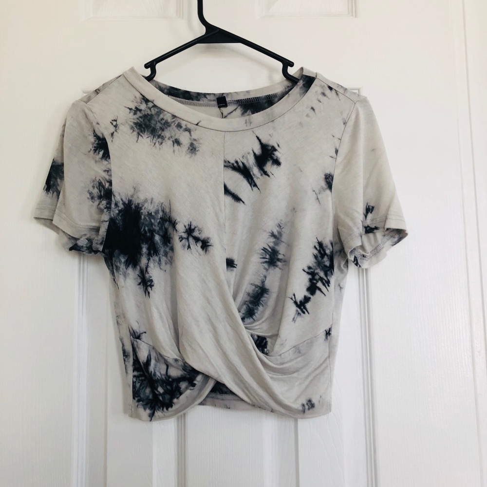 Tie -dye Wash Twist-Front Tee
